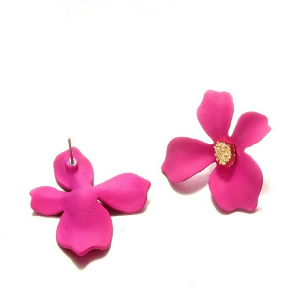 ❗️LAST❗️Flower Petal Studs in Bright Pink - Picture 3 of 7